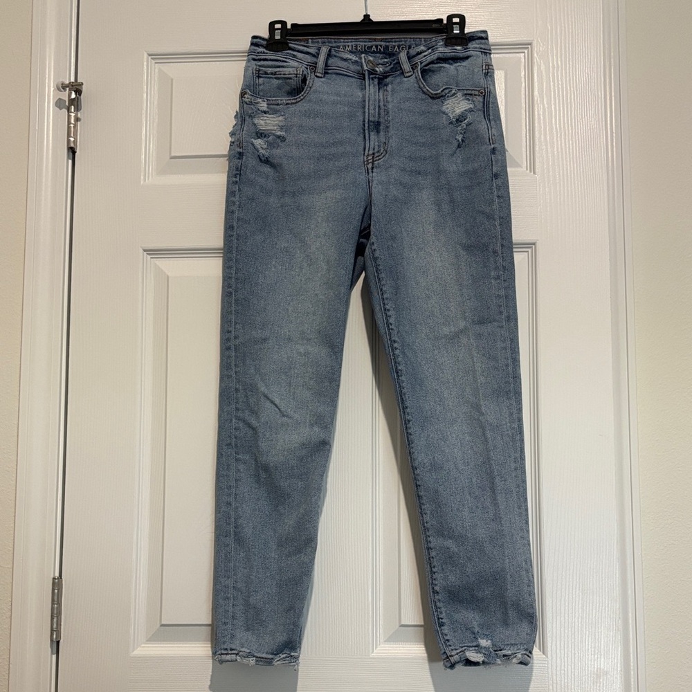 American Eagle Outfitters Light Blue Straight Leg Jeans; Size 6 Regular